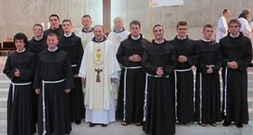 DESETORICA FRANJEVAČKIH NOVAKA OBUKLO HABIT U MOSTARU