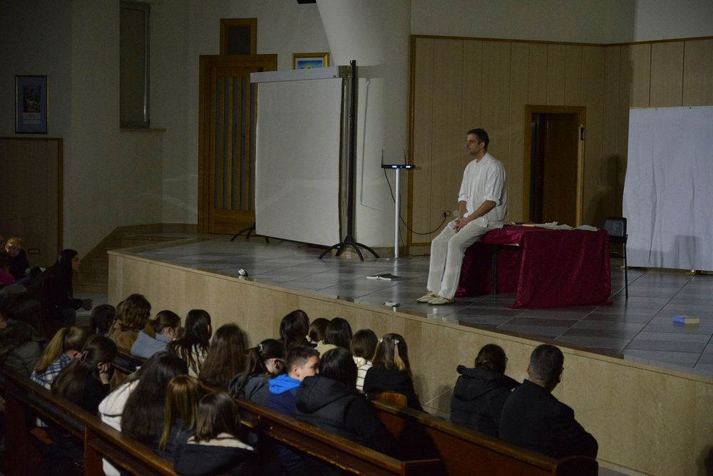 Monodrama ''Ispit savjesti'' akademskog glumca Roberta Kurbaše prikazana na Festivalu