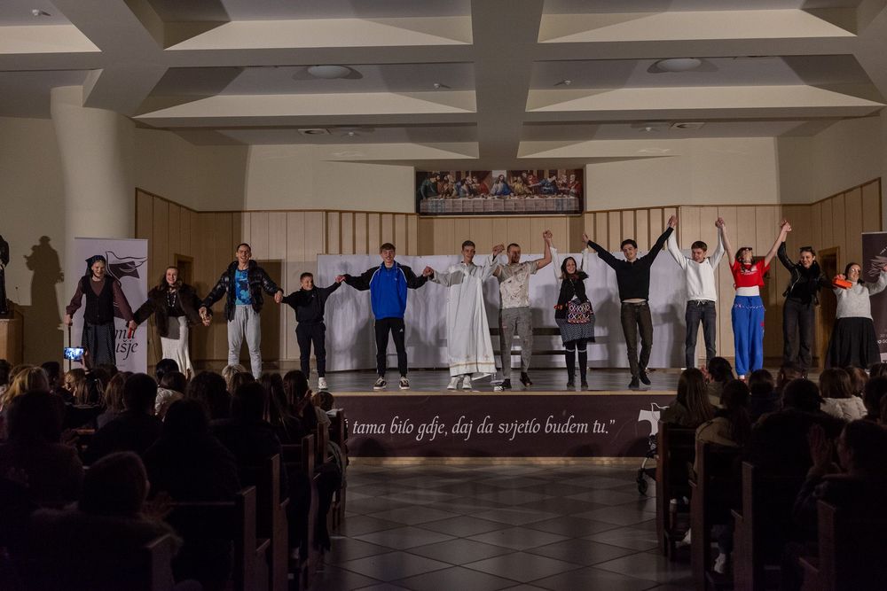 Festival religiozne drame: Frama Posušje izvela predstavu „Pred vratima raja“
