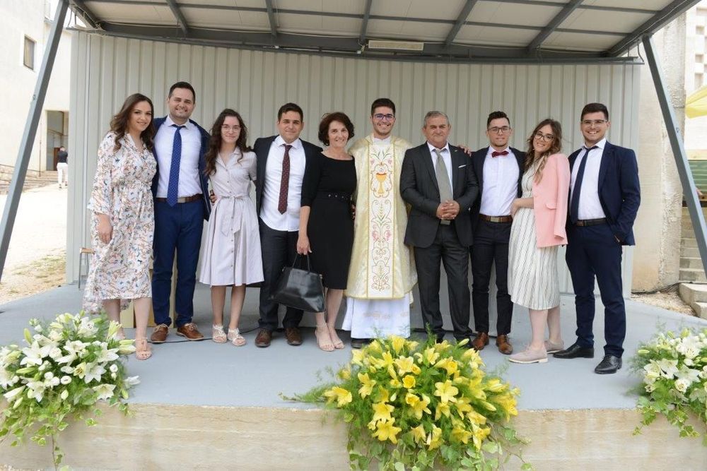 Slavlje mlade mise fra Nikole Jurišića