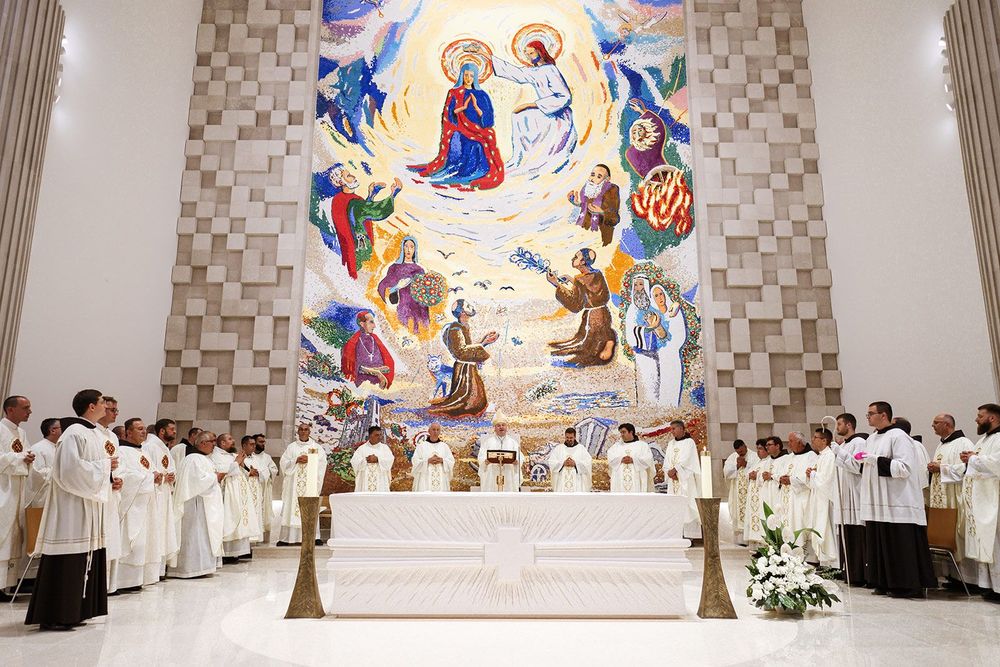 U zajedništvu mnoštva vjernika posvećena je nova crkva Uznesenja Blažene Djevice Marije u Posušju